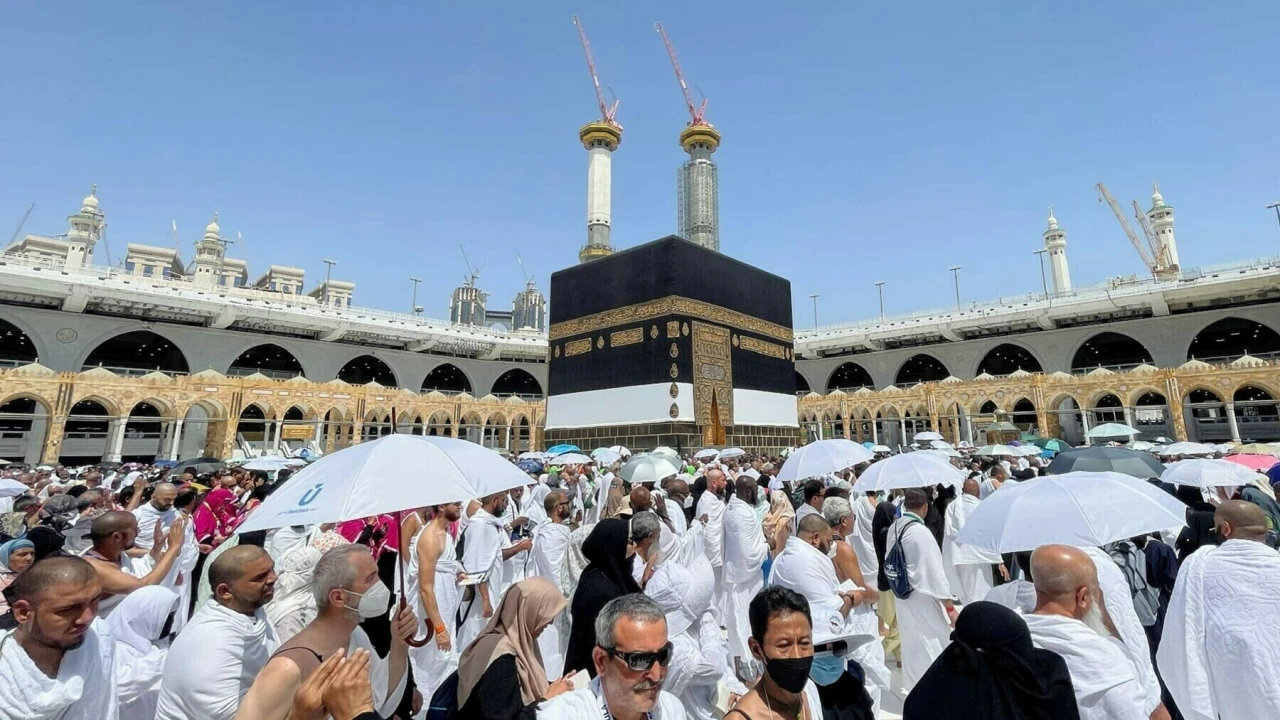 Visit visa holders banned in Makkah