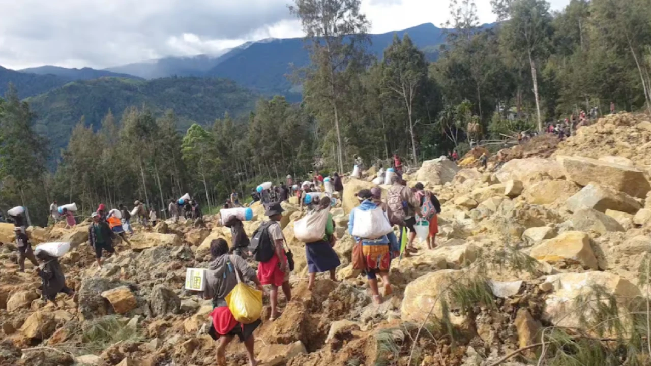 Over 300 buried in Papua New Guinea landslide