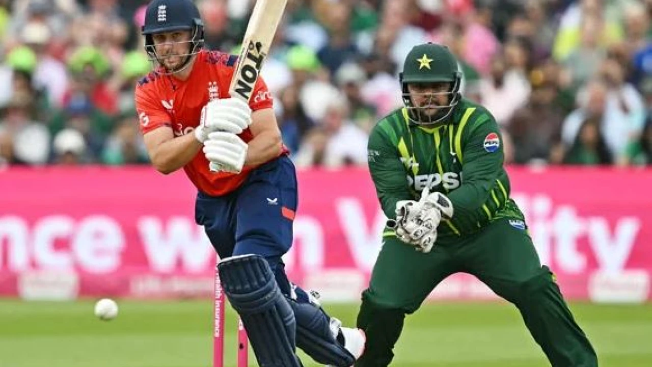 England set 184-run target for Pakistan in second T20I match