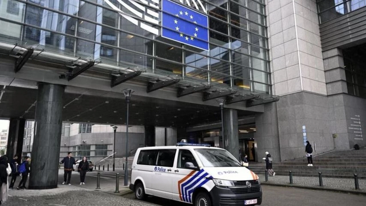 Police search the European Parliament over possible Russian interference
