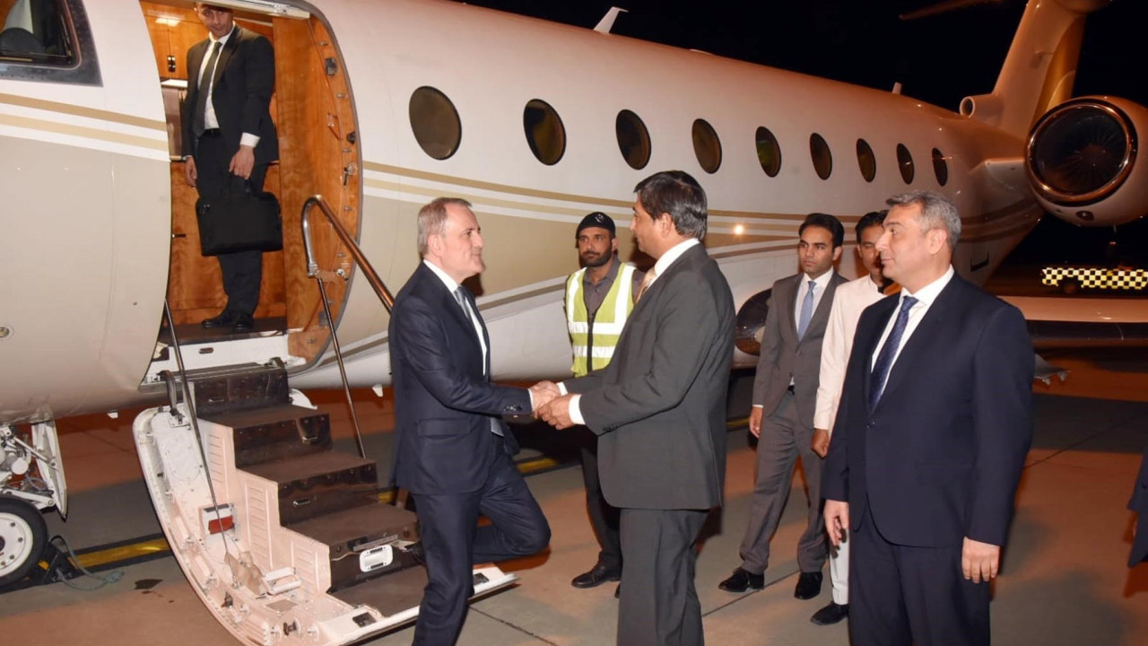آذربائیجان کے وزیر خارجہ سرکاری دورے پر پاکستان پہنچ گئے