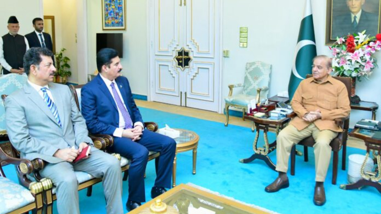 وزیرِ اعظم محمد شہباز شریف سے گورنر خیبر پختونخوا فیصل کریم کنڈی  نے ملاقات