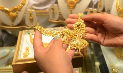 Gold price falls by Rs1400 per tola