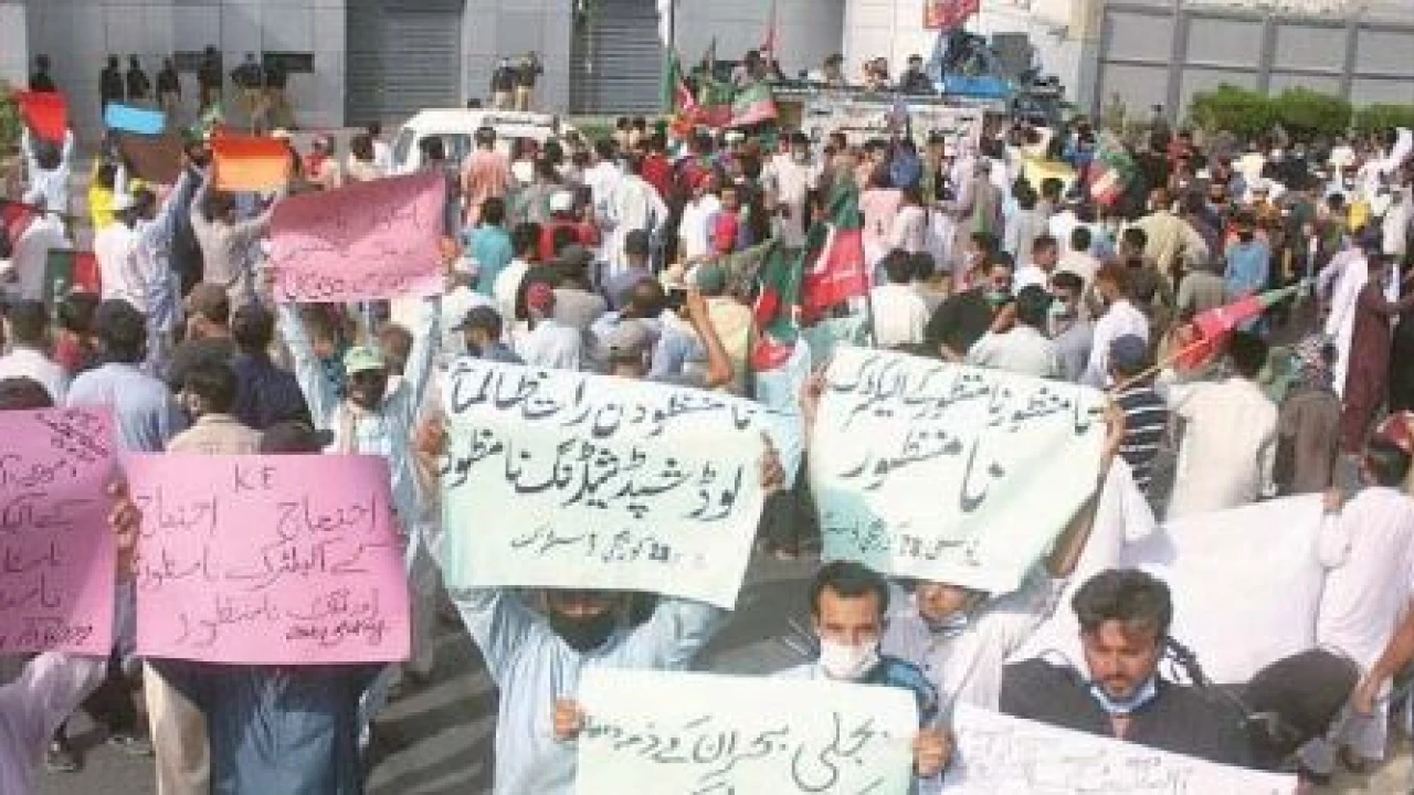 Citizens protest over power outages in Karachi