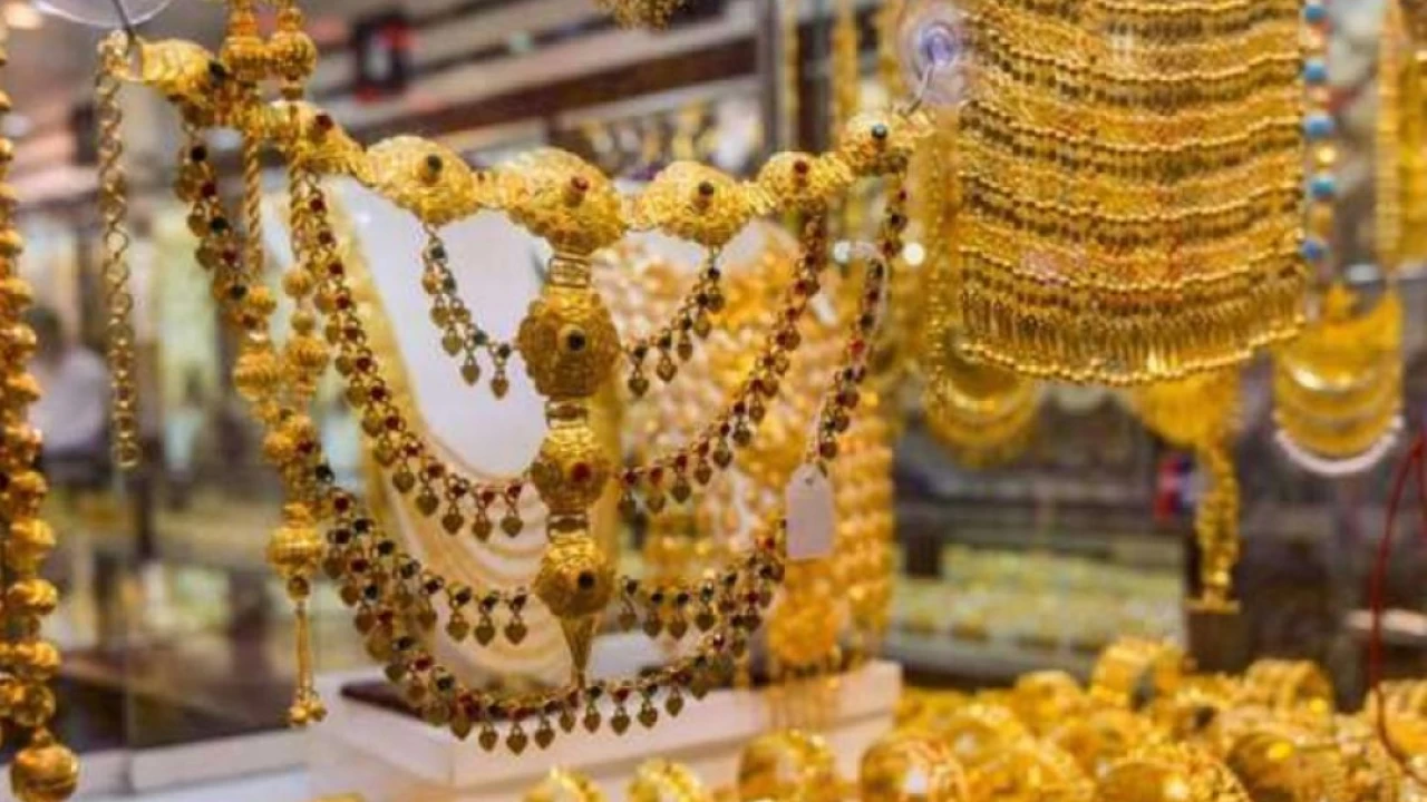 Gold price decreases by Rs550 per tola in Pakistan