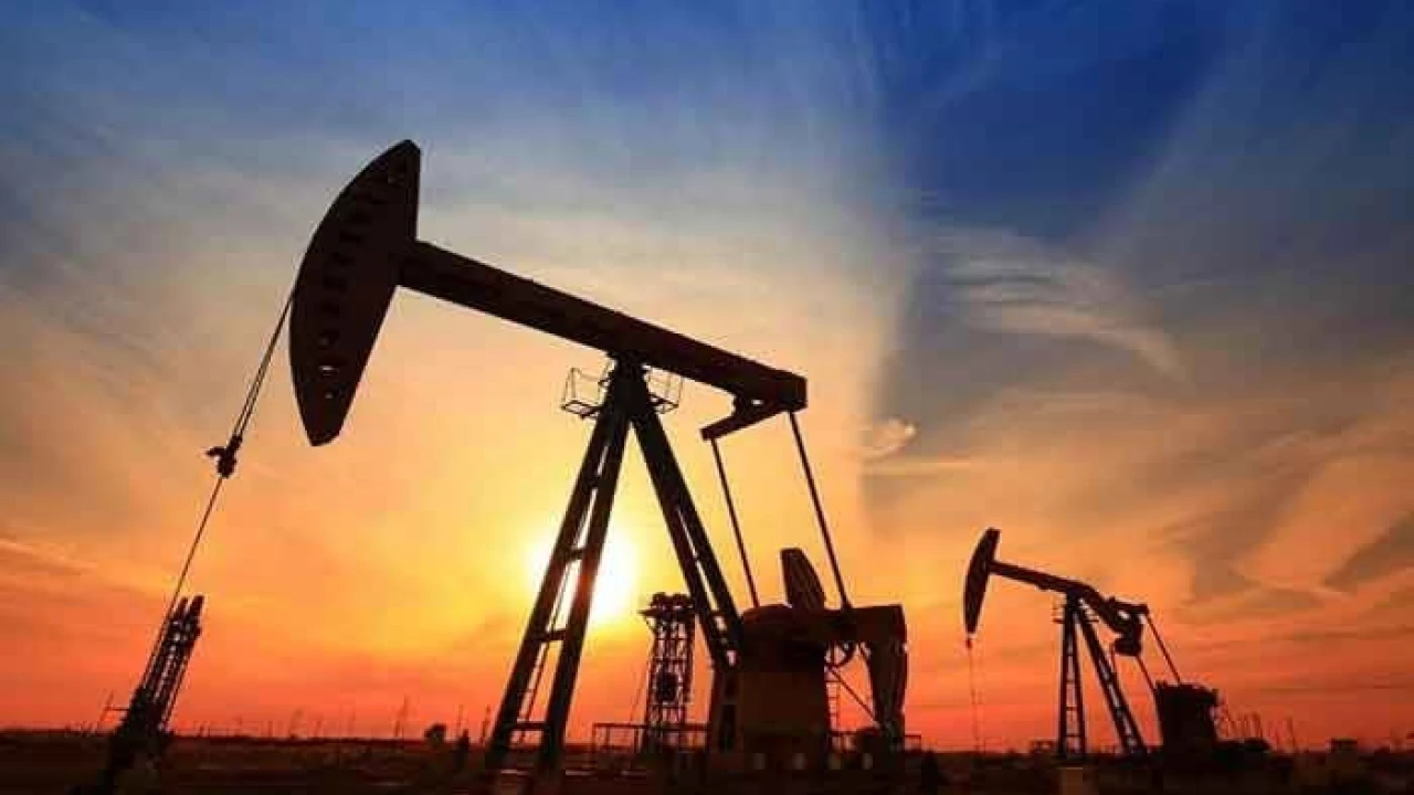 Oil prices edges up to 3pc to one-week high