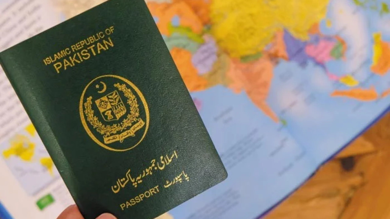 بیرون ملک پناہ لینے والے پاکستانیوں کو پاسپورٹ جاری نہ کرنے کا فیصلہ