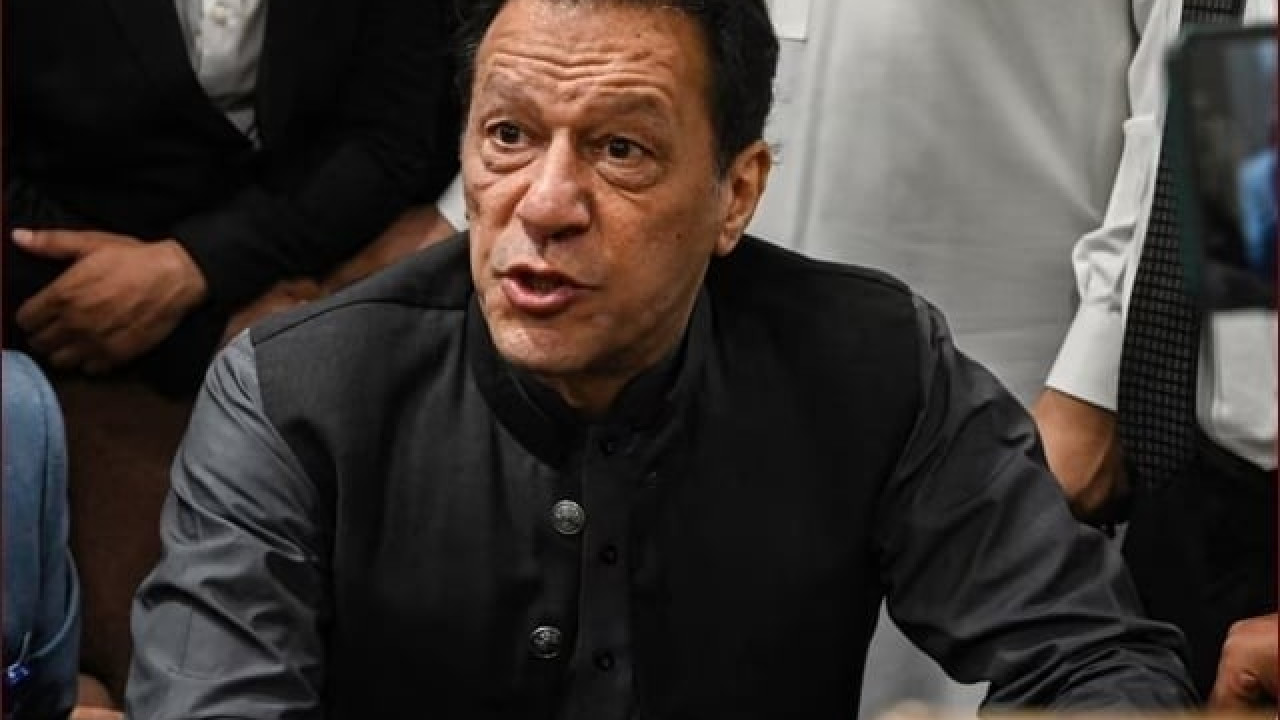 بانی پی ٹی آئی عمران خان کی 3مقدمات میں ضمانت میں توسیع