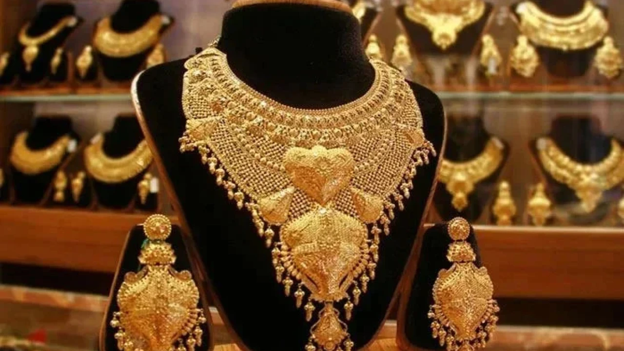 Gold price surges Rs600 per tola in Pakistan