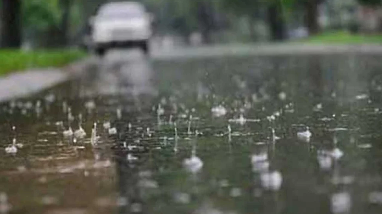 Rain in Murree since night, drizzle likely in Karachi