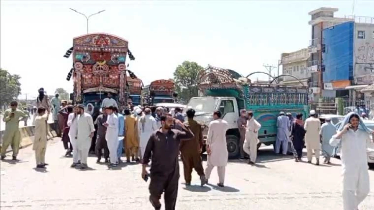 People protest against worst load shedding on Eid in KP