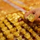 Gold price plummets Rs1,400 per tola in Pakistan
