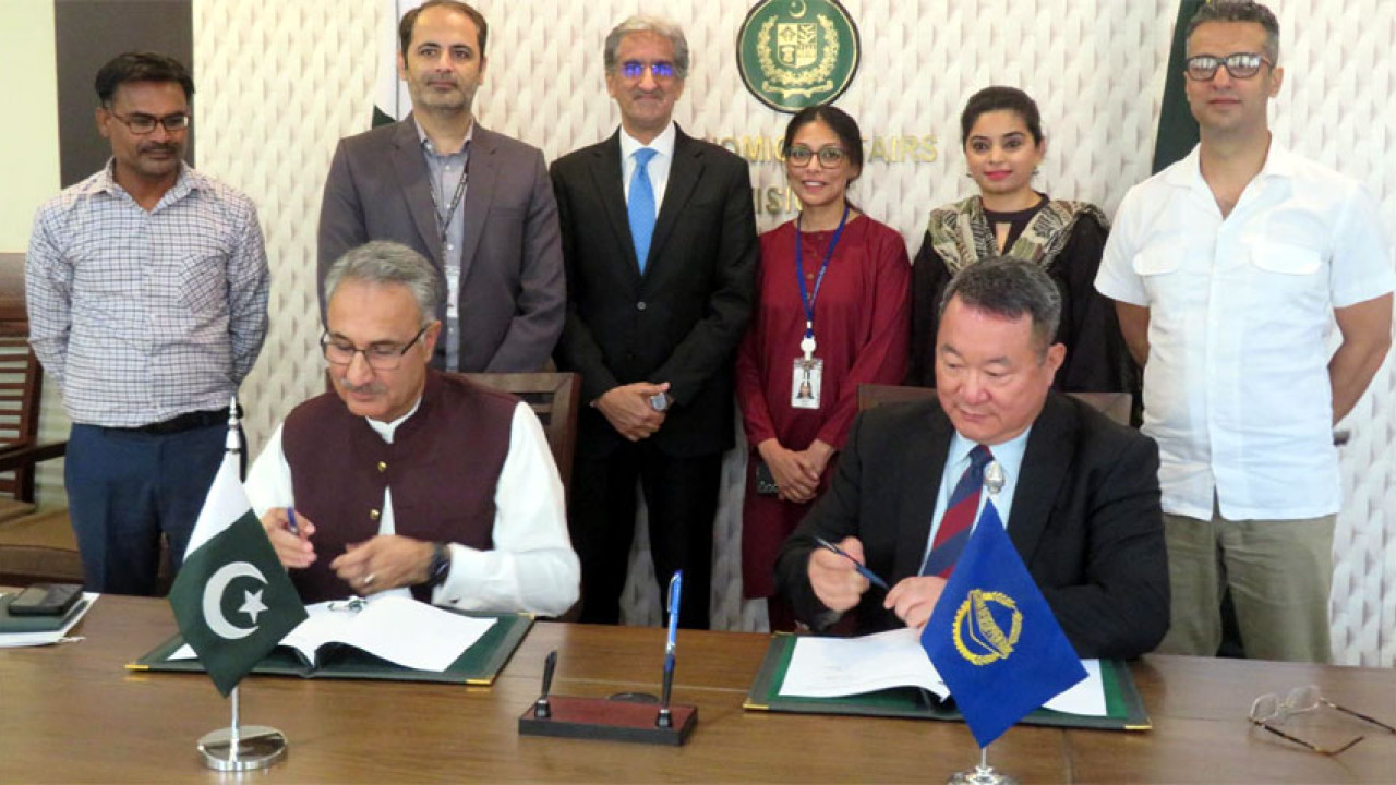 پاکستان اور ایشیائی ترقیاتی بینک  کے 25 کروڑ ڈالر مالیت کے قرض پروگرام پر دستخط