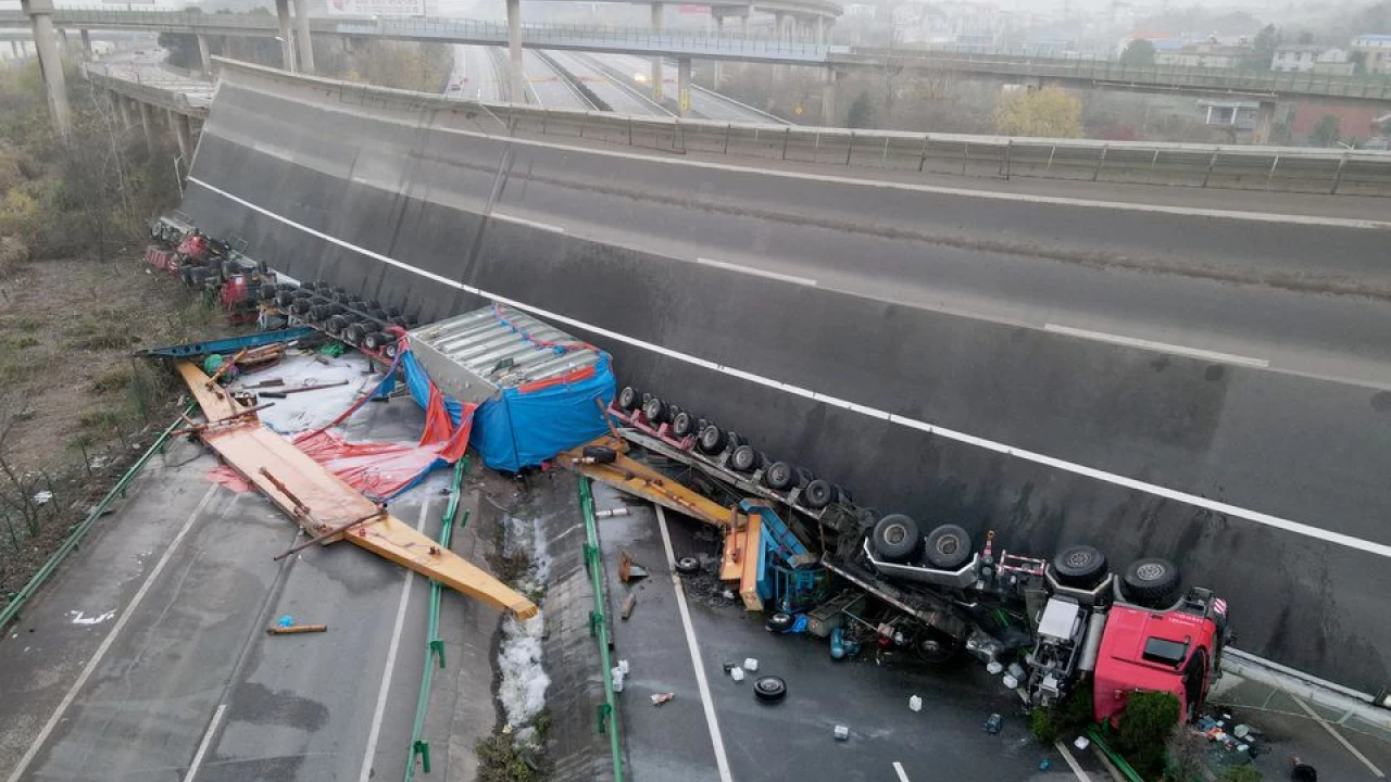 Four people killed in expressway bridge collapse in China