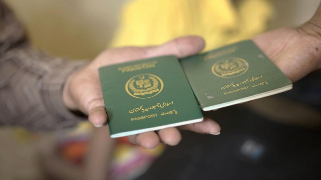 غیر ملکیوں کو پاسپورٹ جاری کرنے میں ملوث افسران گرفتار