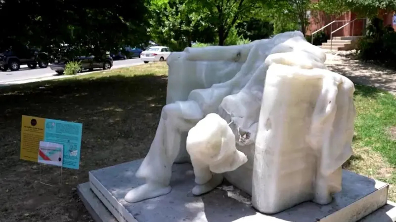 واشنگٹن میں شدید گرمی ،سابق امریکی صدر ابراہم لنکن کا مجسمہ پگھل گیا