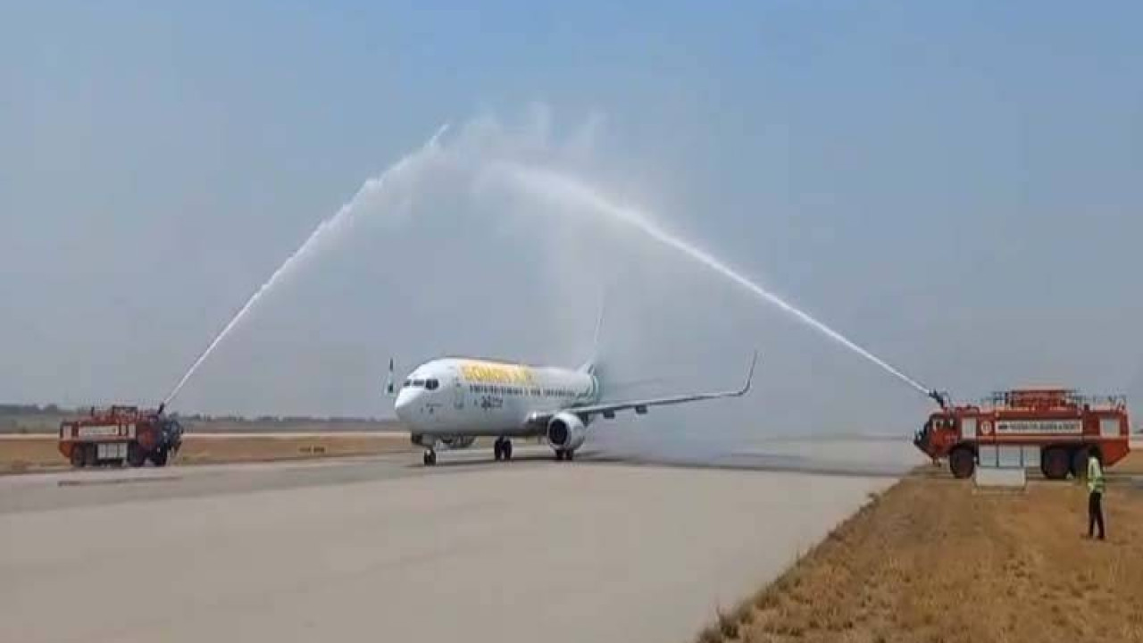تاجک ایئر لائن سومون ایئر کی افتتاحی پرواز دوشنبہ سے اسلام آباد پہنچ گئی