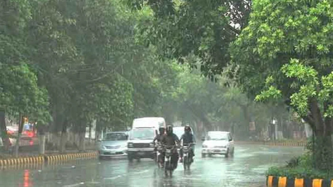 پنجاب کے مختلف اضلاع میں بارشیں ، موسم خوشگوار ہو گیا