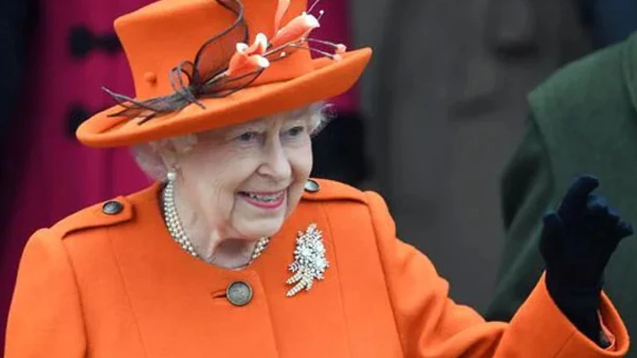 Queen Elizabeth II cancels Sandringham Christmas