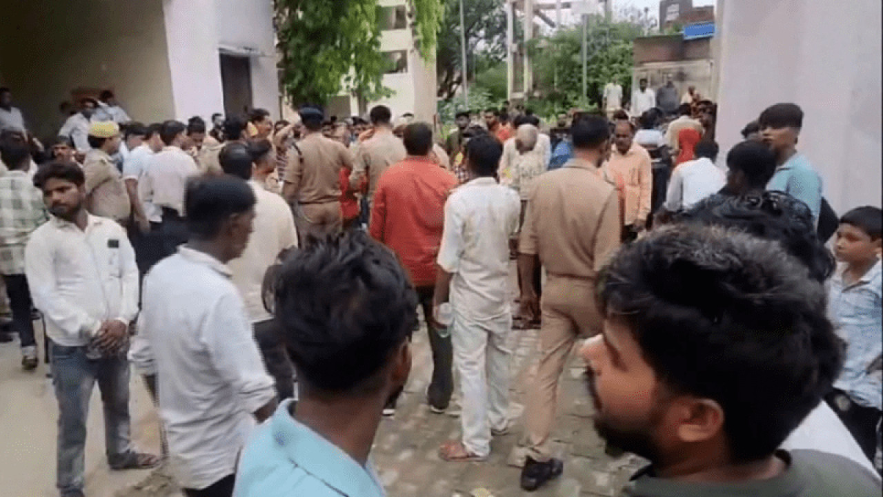بھارت گاؤں میں ایک مذہبی تقریب کے دوران بھگدڑ مچنے سے 80 سے زائد افراد ہلاک