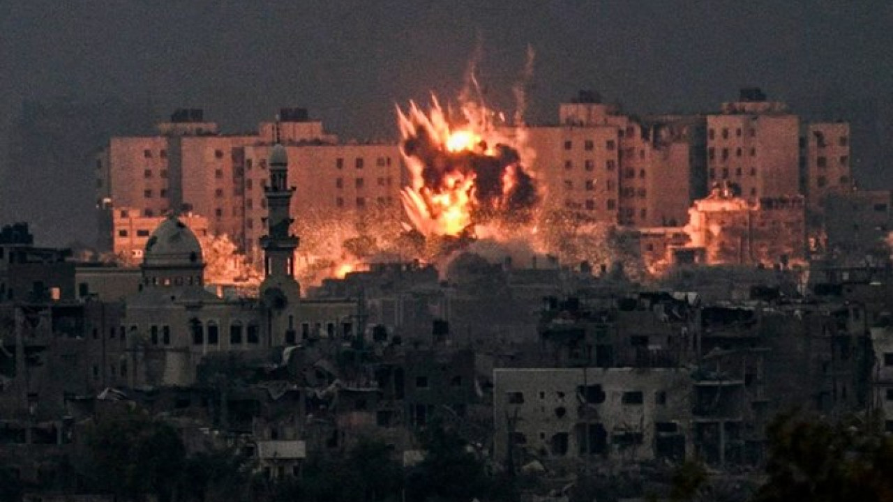 غزہ : اسرائیلی فوج کی پناہ گزین کیمپ پر بمباری، 29 فلسطینی شہید