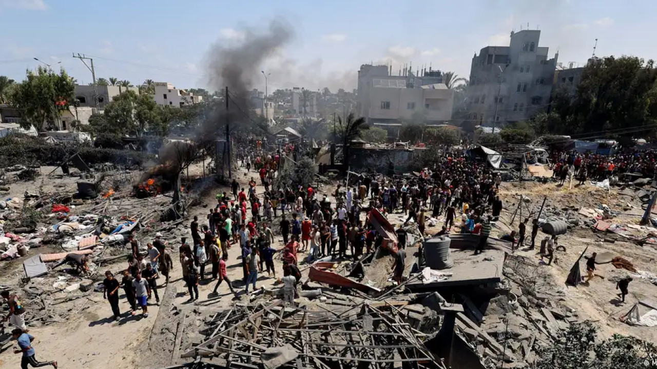 اسرائیلی فوج کی پناہ گزین کیمپ پر بمباری سے 71 فلسطینی شہید