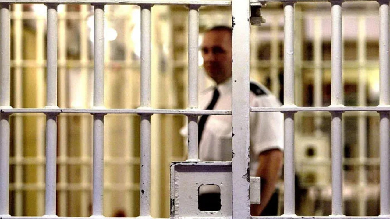 برطانوی حکومت کا ہزاروں قیدی قبل ازوقت رہا کرنے کا فیصلہ