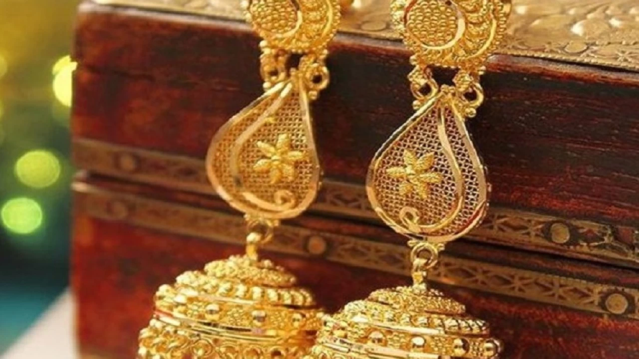 Gold price rises in Pakistan