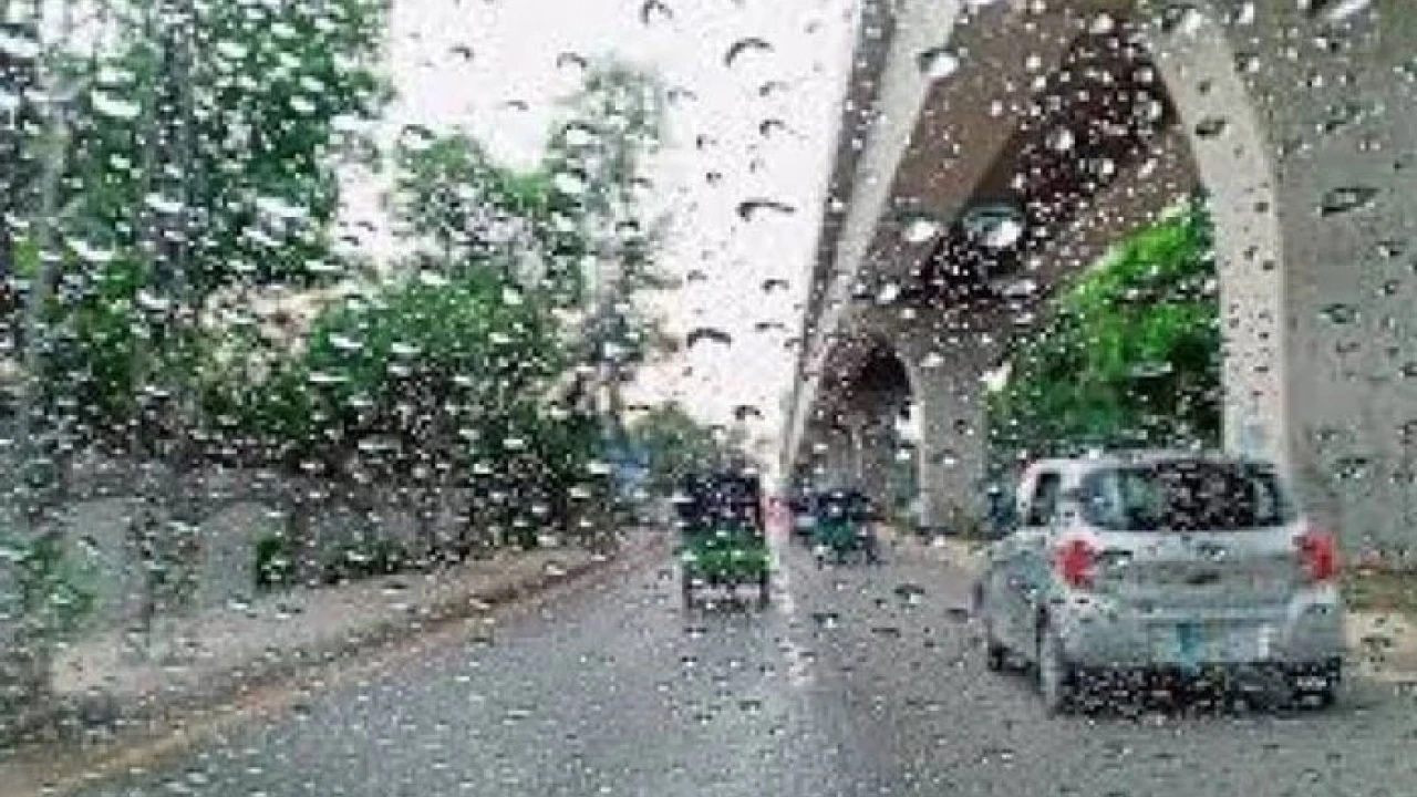 Parts of Karachi witnesses moderate rain