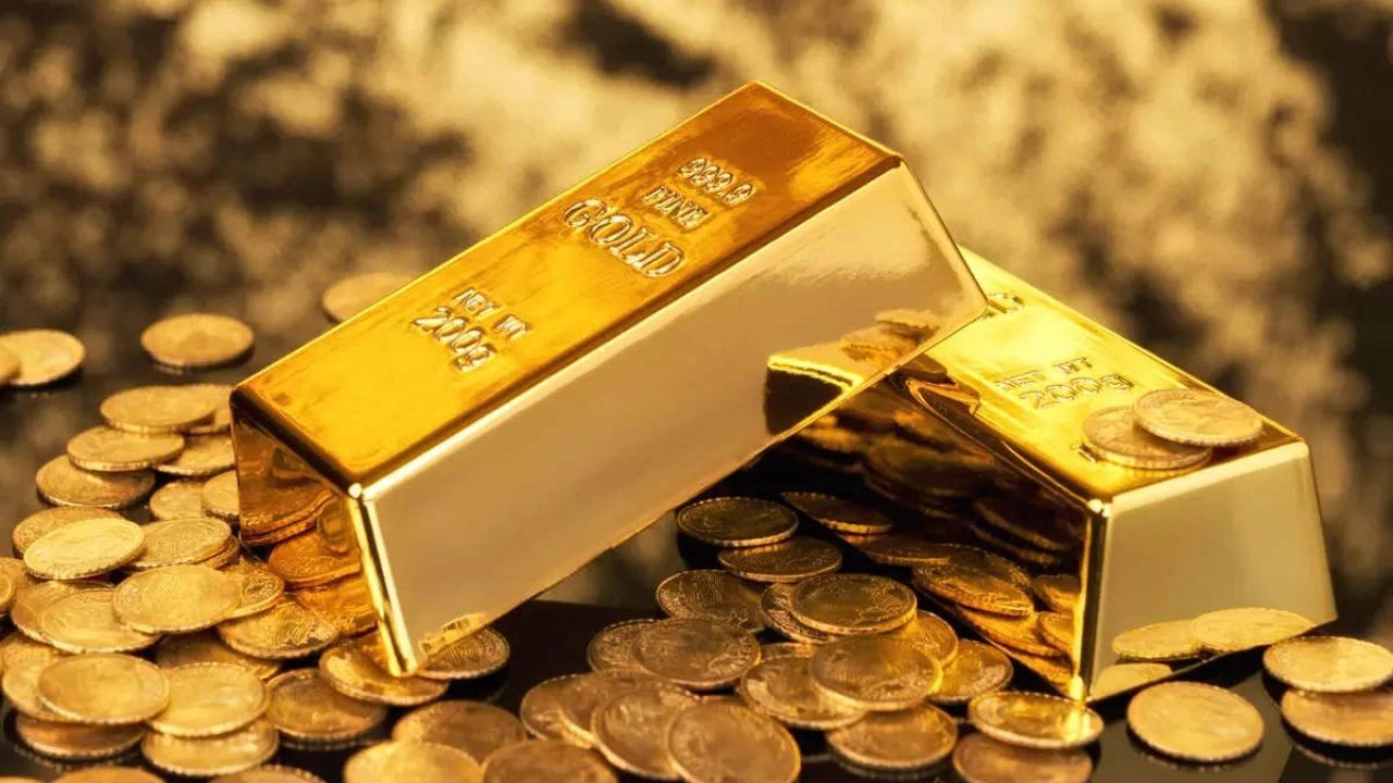 Gold price falls by Rs1,000 per tola