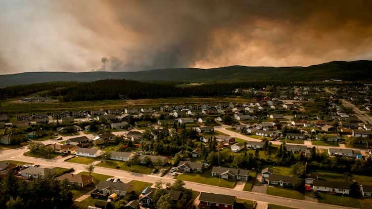 Canadian community menaced by wildfire can return home