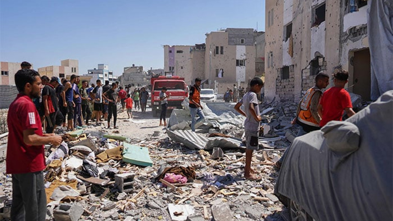 اسرائیلی فوج کی ایک بار پھر رہائشی علاقوں پر بمباری، 81 فلسطینی شہید