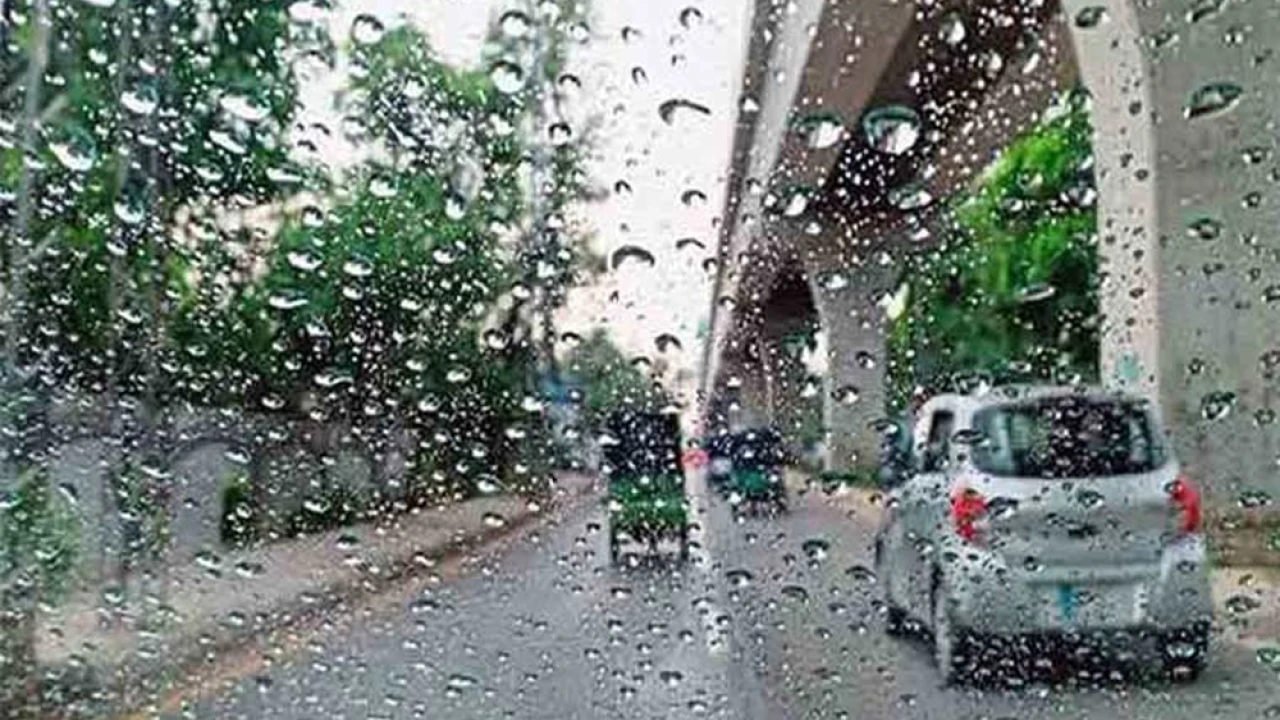 Drizzle in Lahore, heat, humidity goes away