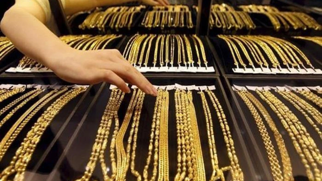 Gold rates up by Rs1,200 per tola in Pakistan