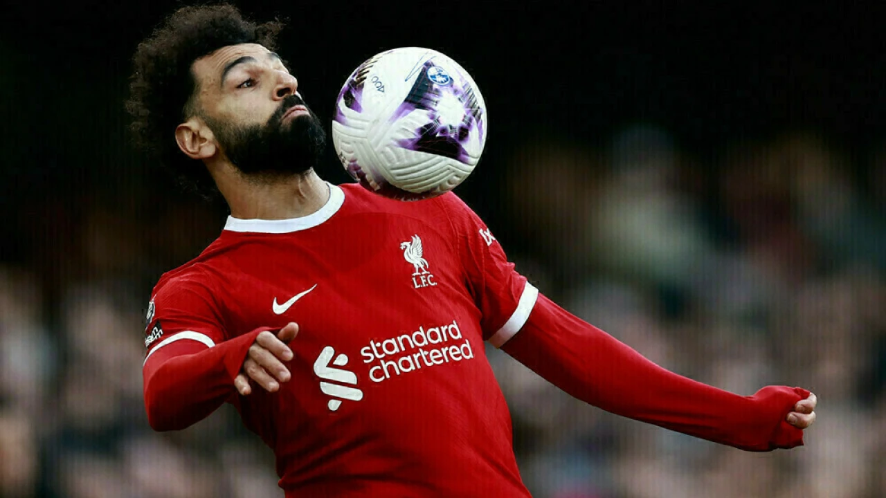 Salah scores as Liverpool beat Arsenal 2-1, Chelsea cruise