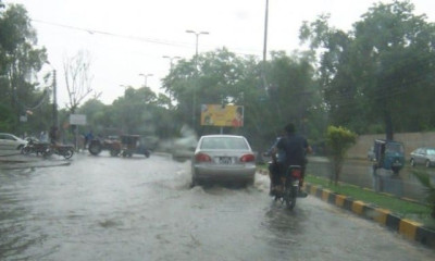 لاہور میں بارش کے دوران کرنٹ لگنے، چھتیں اور دیواریں گرنے  سے بچی سمیت 4 افراد جاں بحق