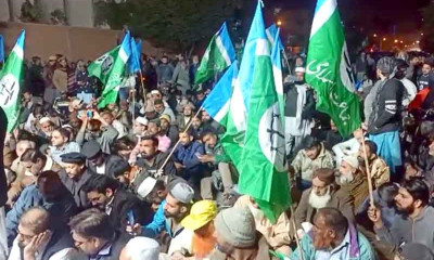 جماعت اسلامی نے دفعہ 144 کے نفاذ کے باوجود گورنر ہاؤس سندھ کے باہر دھرنا دے دیا