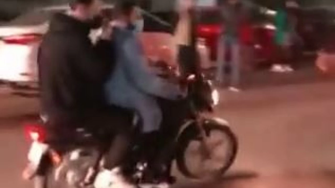 Video goes viral as Atif Aslam arrives at concert venue on motorcycle