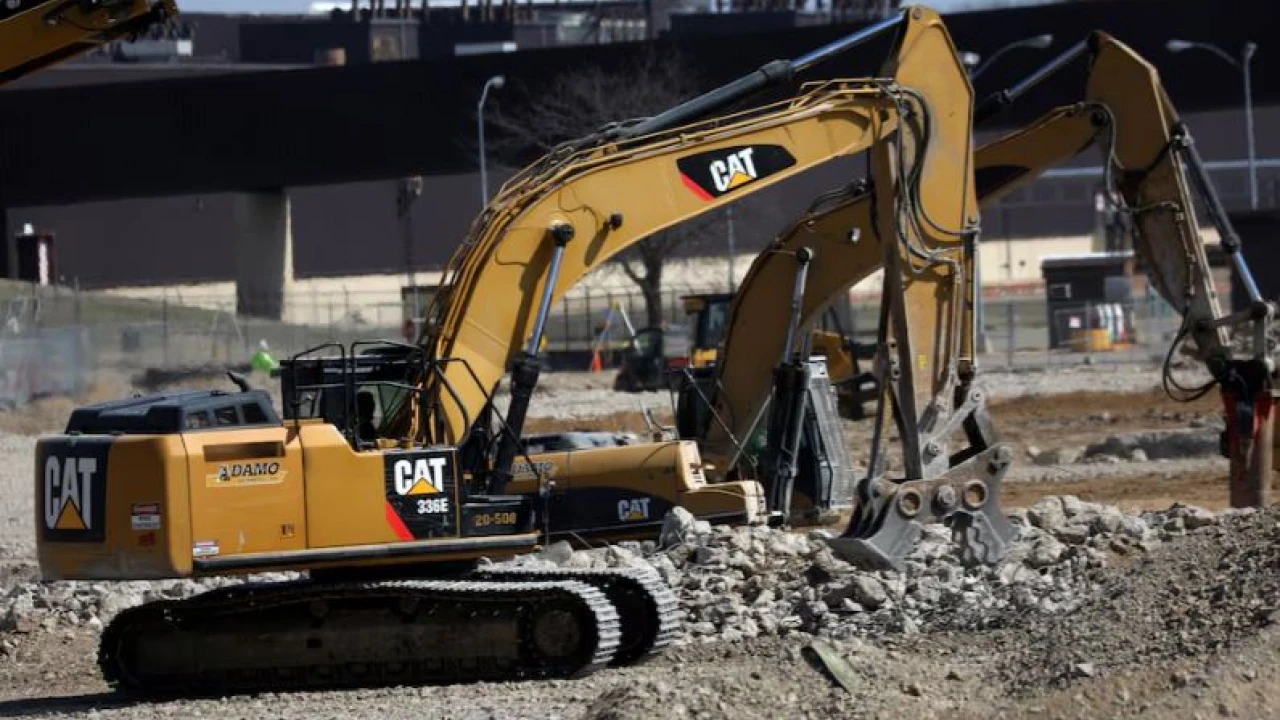 Caterpillar rides on strong pricing to beat profit estimates, shares rise