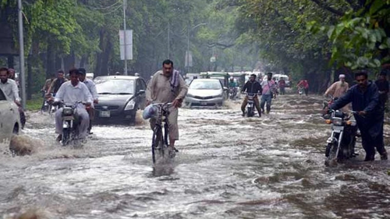 Heavy monsoon spell across country, waterlogging in low-lying areas