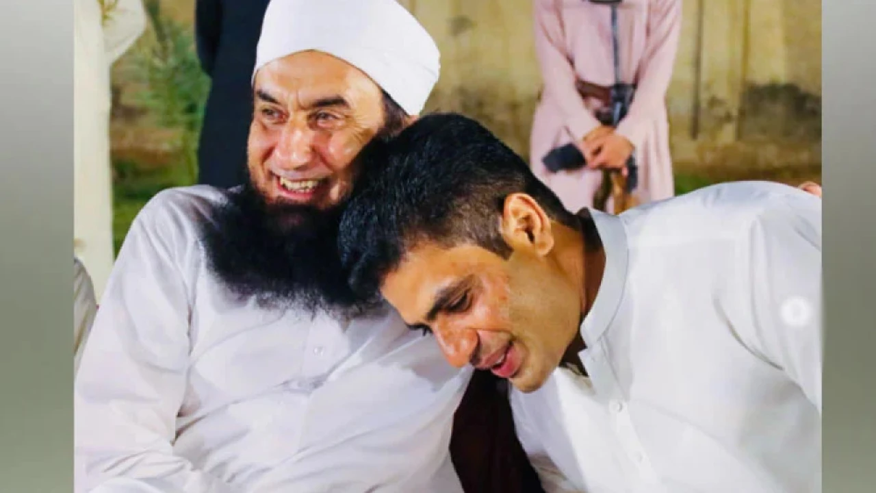 Arshad Nadeem meets Maulana Tariq Jameel