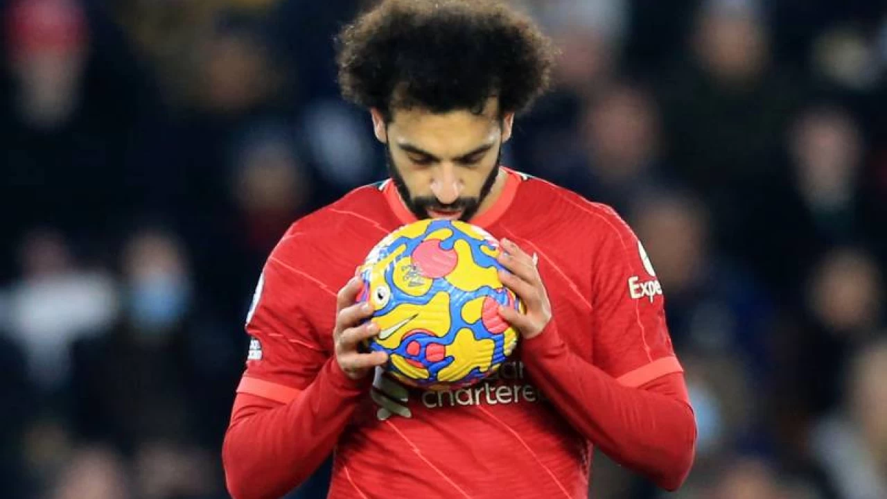 Salah misses penalty as Liverpool stunned at Leicester