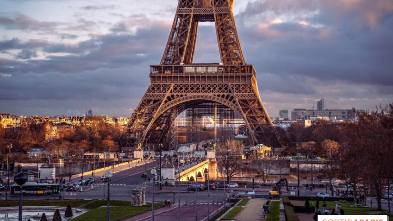 Paris again makes face masks compulsory outdoors