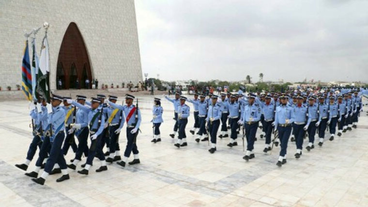 یوم دفاع کے موقع پر مزار قائد پر گارڈز کی تبدیلی کی پروقار تقریب