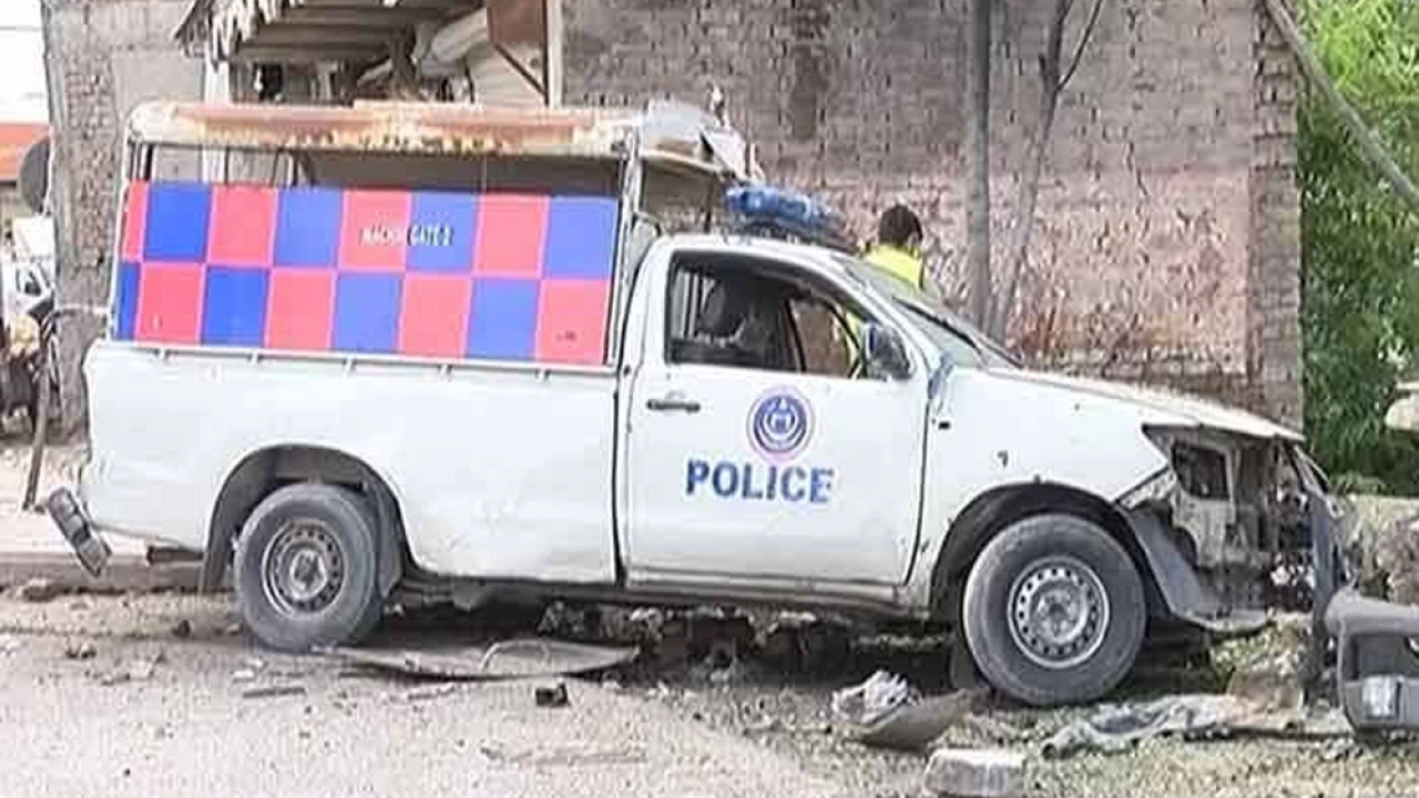 11 injured in S. Waziristan bomb attack on police van