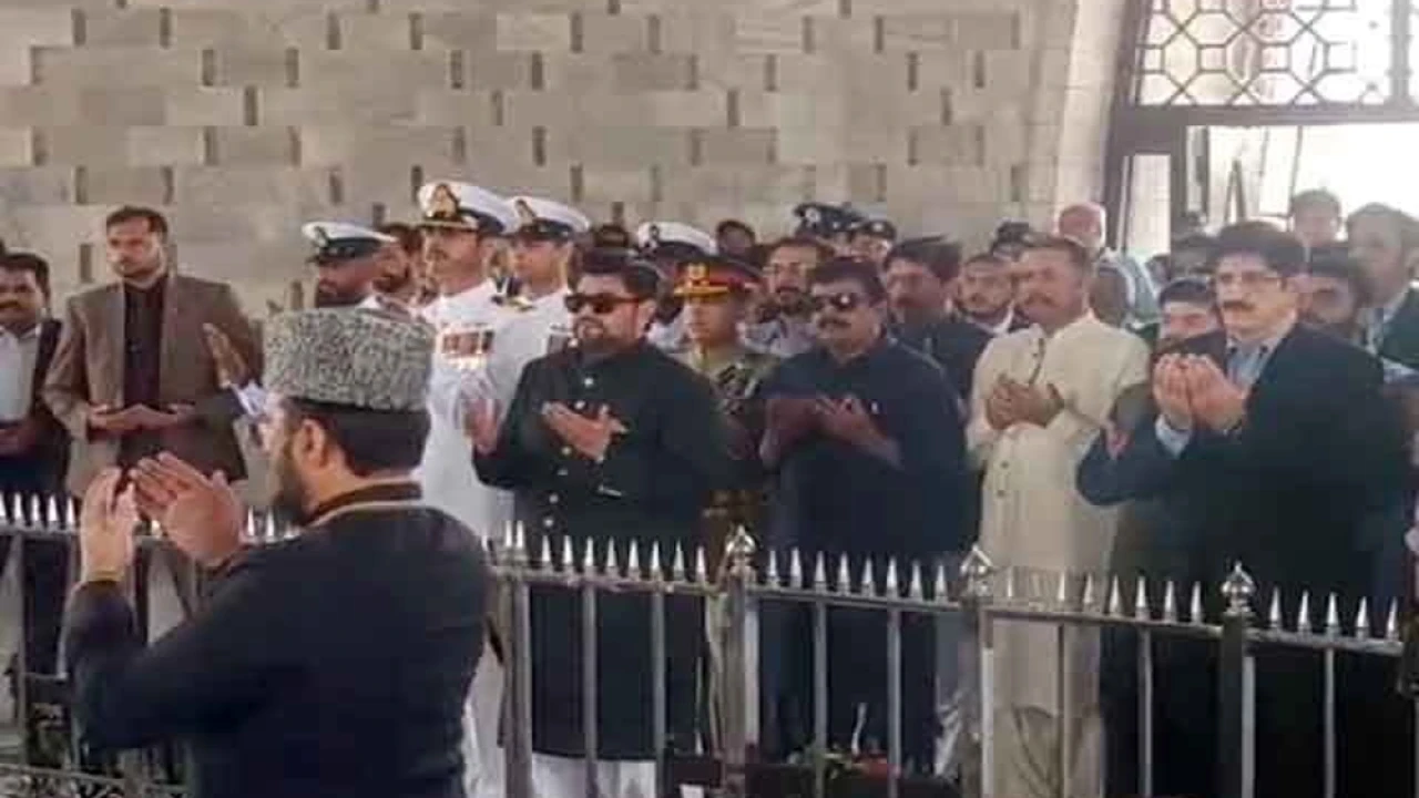 Armed forces troops salute at Mazar-e-Quaid, Sindh Governor, CM also present