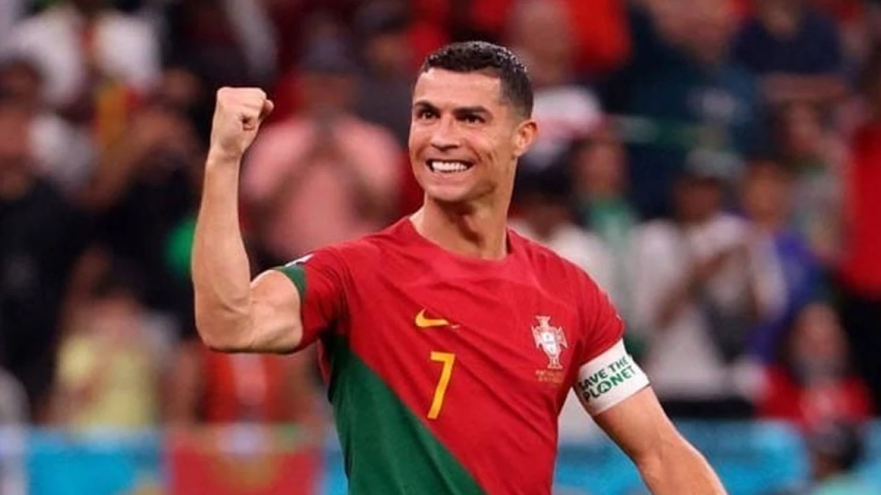 A billion followers! Ronaldo makes new history