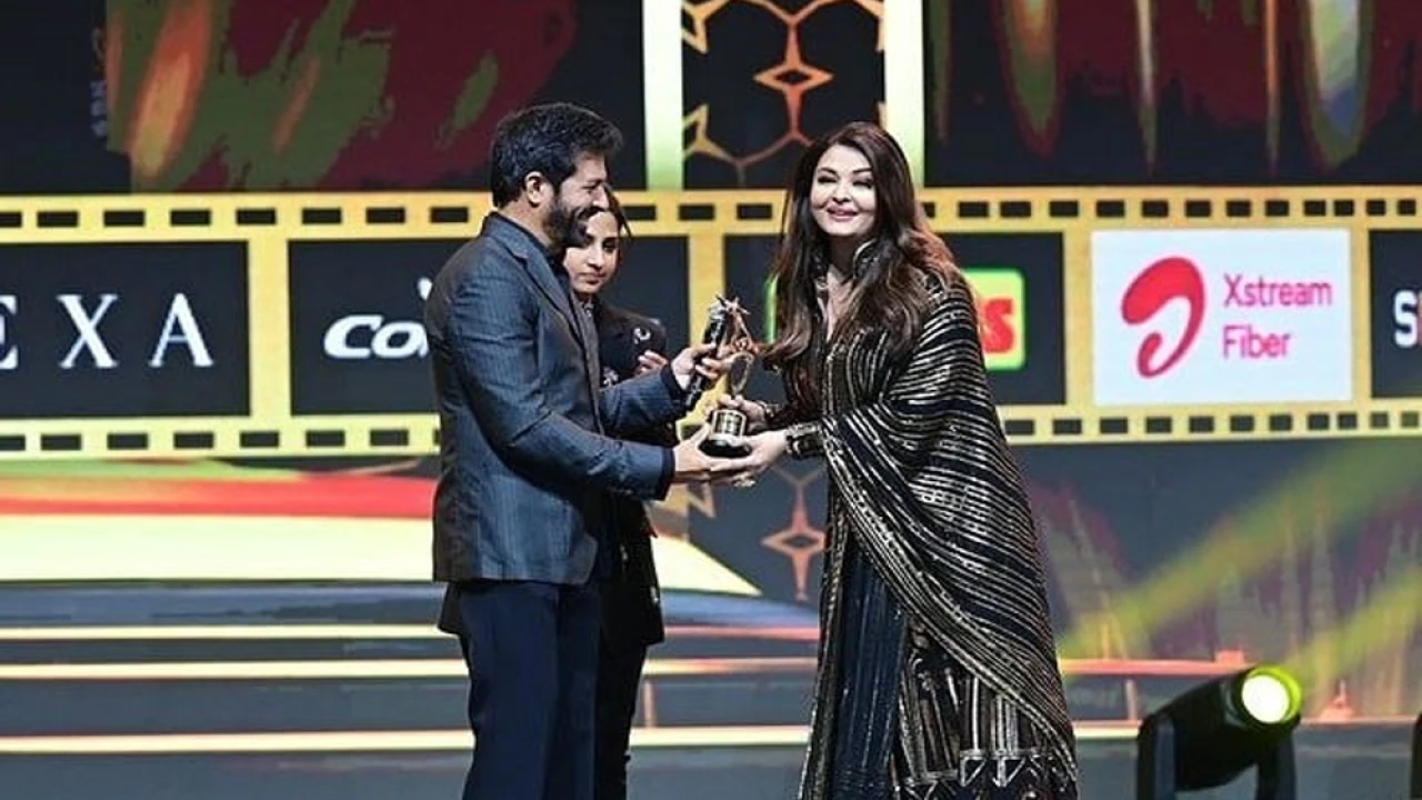 South Indian Awards: Aishwarya Rai wins Best Actress award