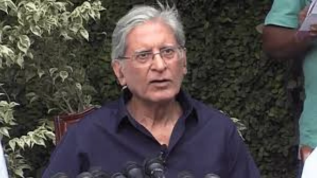 Constitutional Amendment not expected to pass easily: Aitzaz Ahsan