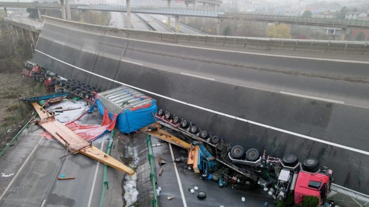 Six killed, seven injured in China bridge crash